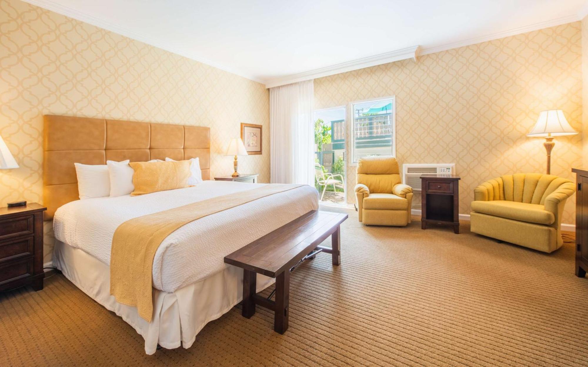 Western Hotel 4*