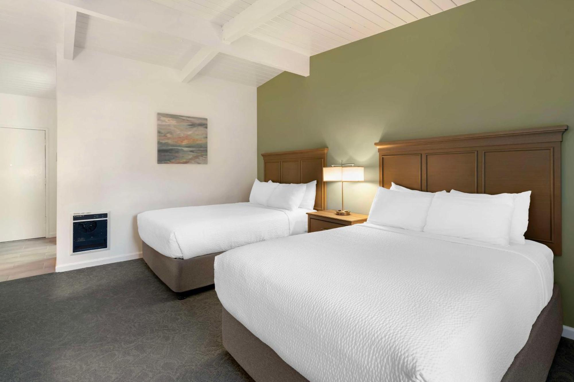 Western Hotel 4*